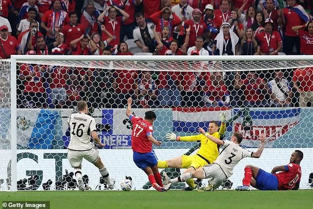 Costa Rica dẫn lại Đức 2-1 sau khi thua 0-1 trong hiệp 1. ẢNH: GETTY