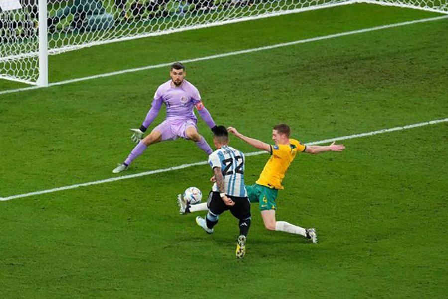 Lautaro Martinez đã bỏ lỡ cơ hội ngon ăn như thế này. ẢNH: GETTY Lautaro Martinez đã bỏ lỡ cơ hội ngon ăn như thế này. ẢNH: GETTY