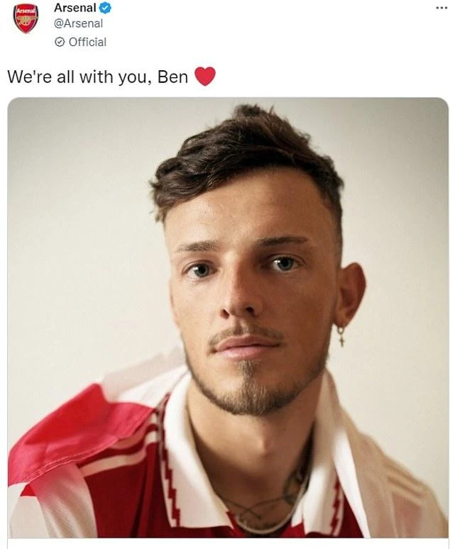 Arsenal bày tỏ sự ủng hộ với Ben White. ẢNH: DAILY MAIL