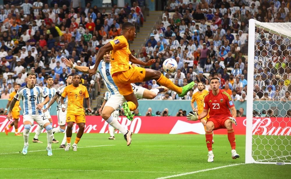 Hà Lan đã có những phút thi đấu bùng nổ cuối trận. Ảnh: Getty