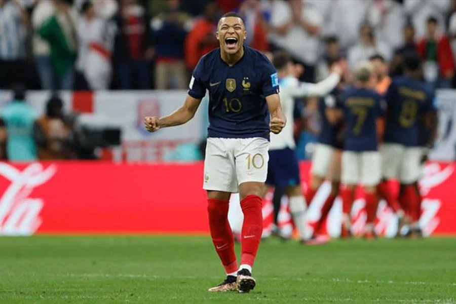 Phản ứng sung sướng của Mbappe khi Kane đá hỏng 11m. ẢNH: GETTY
