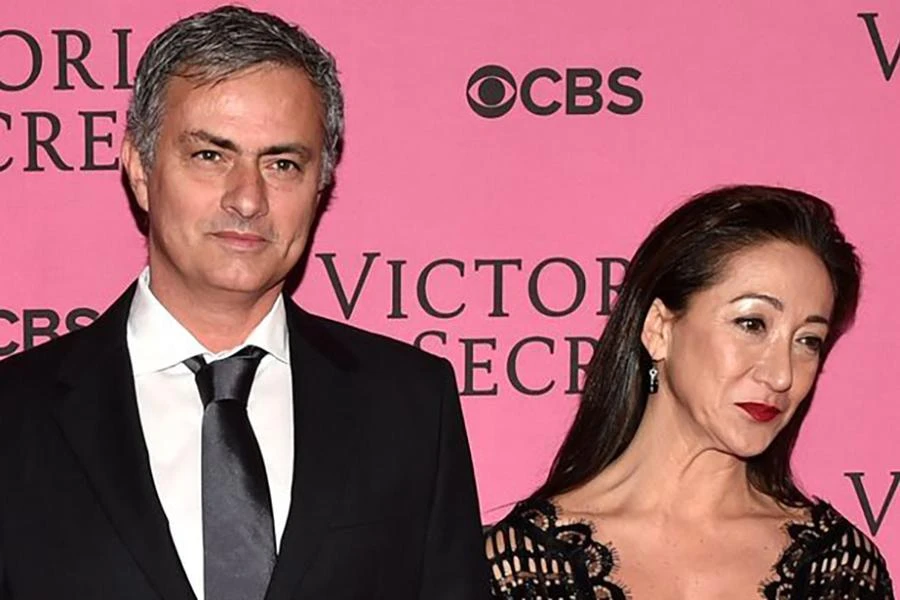 Mourinho được biết đến là người rất nghe lời vợ. ẢNH: DAILY STAR