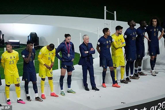 Tuyển Pháp không thể bảo vệ thành công danh hiệu vô địch và đành nhận huy chương bạc. ẢNH: AP