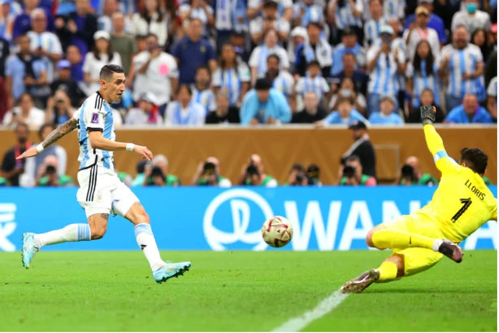 Di Maria nhân đôi cách biệt cho Argentina trước Pháp. Ảnh: GETTY