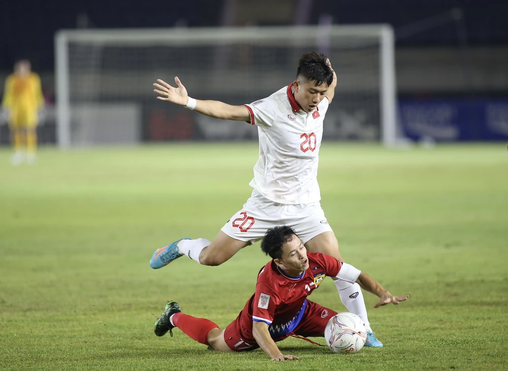 Việt Nam đang tỏ ra trên chân hoàn toàn so với Lào. ẢNH: ANH THỎA