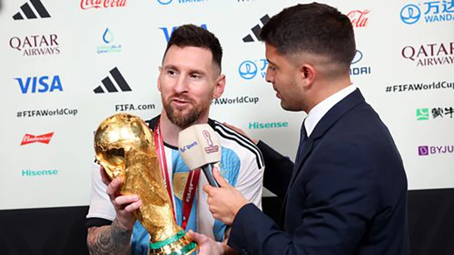 Messi có ý định thi đấu tiếp ở World Cup 2026. ẢNH: MIRROR