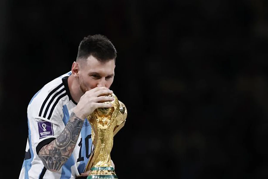 Messi có World Cup, còn Ronaldo không có. ẢNH: DAILY STAR