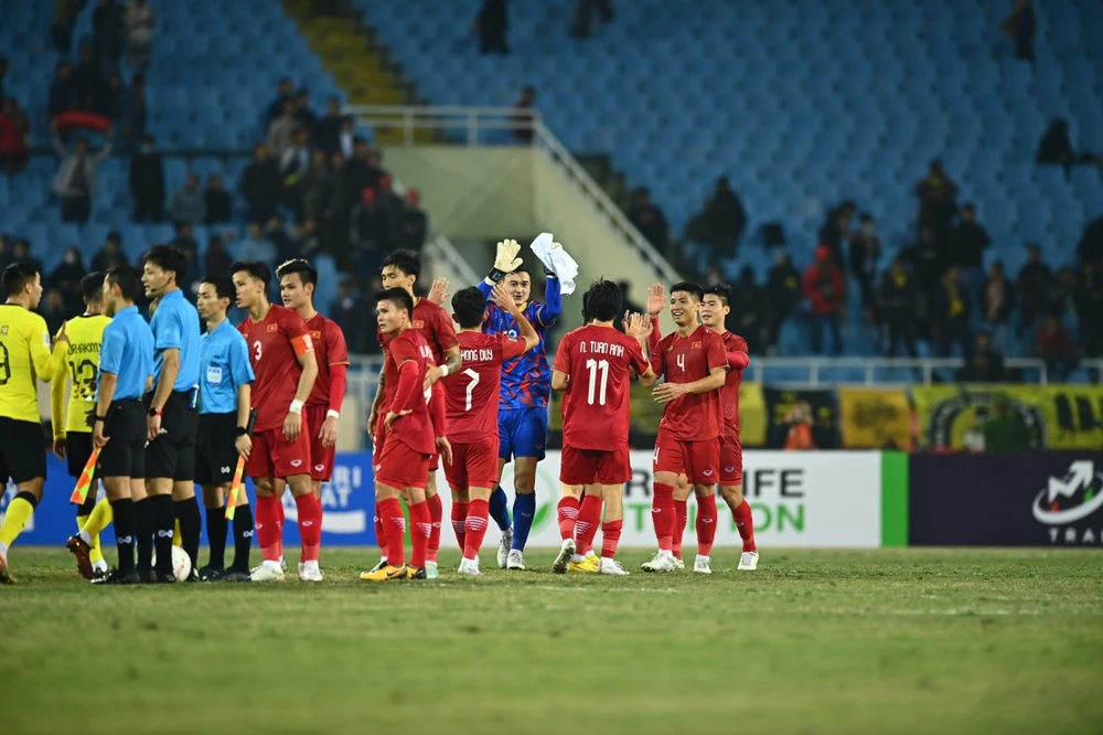 Việt Nam thắng đậm Malaysia lên ngôi đầu bảng AFF Cup ảnh 66