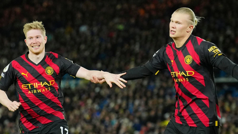 Bộ đôi Kevin De Bruyne và Haaland đang trở nên cực kì ăn ý ở hàng công Man City. Ảnh: Getty