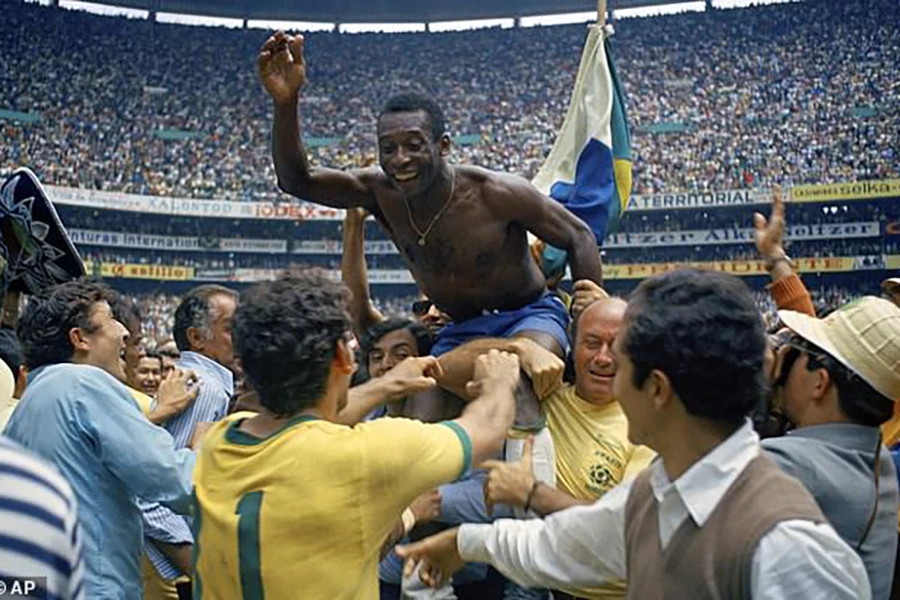 Pele là cầu thủ duy nhất trong lịch sử bóng đá 3 lần vô địch World Cup. ẢNH: AP