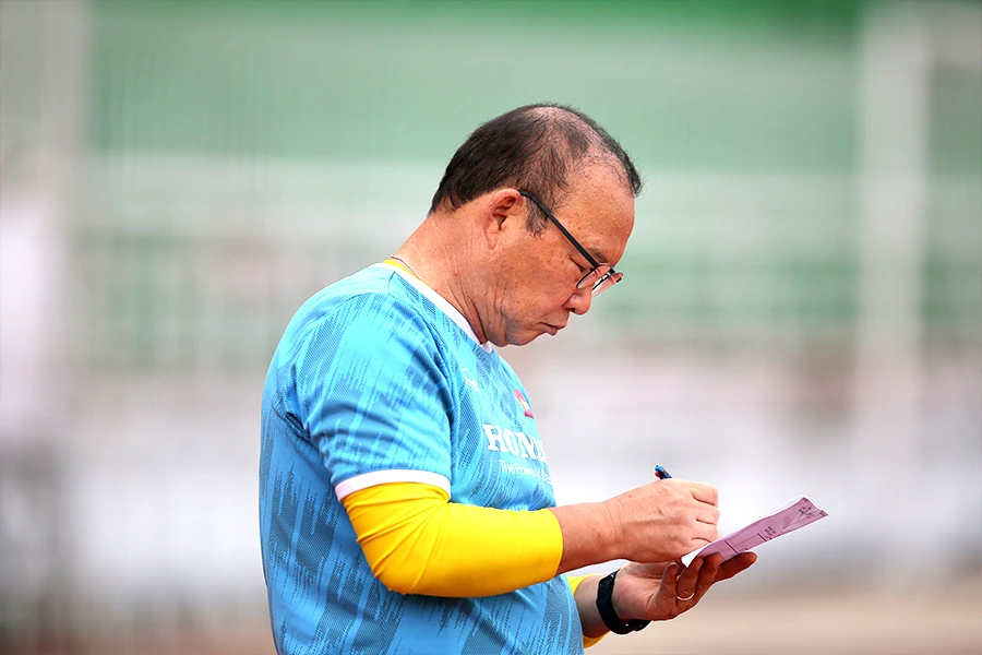 HLV Park Hang-seo thoải mái hơn các đồng nghiệp ở vòng bảng AFF Cup 2022. Ảnh: ANH PHƯƠNG