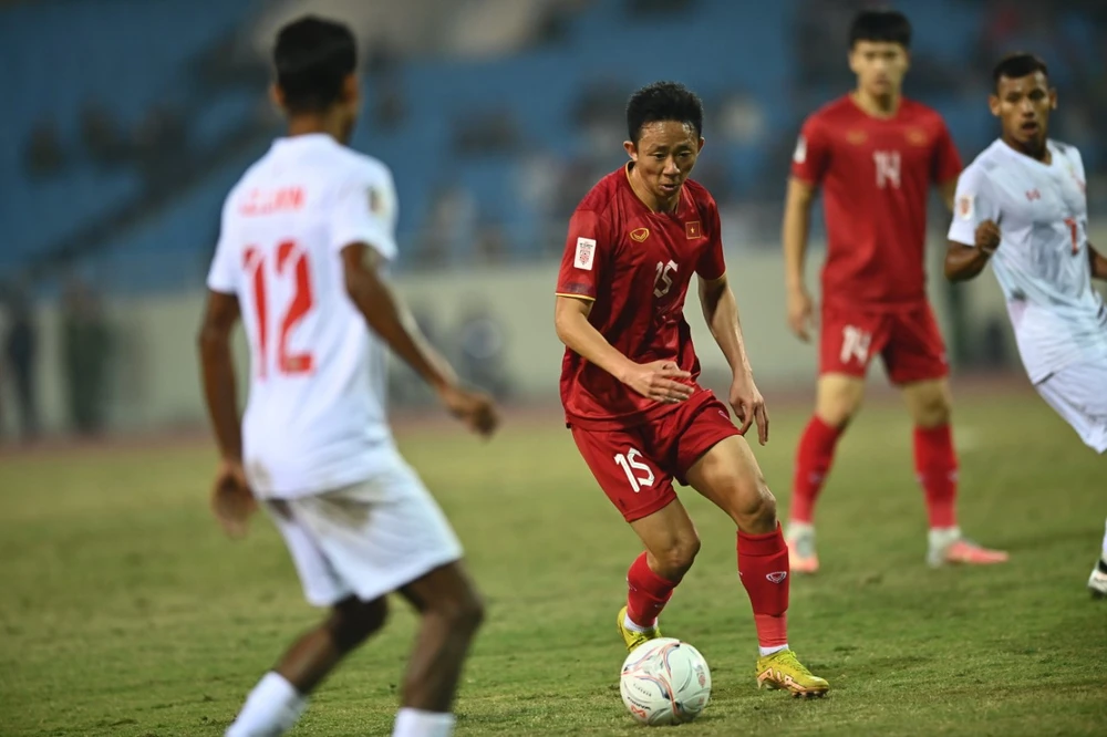 Châu Ngọc Quang được tung vào sân đầu hiệp 2. ẢNH: HẢI THỊNH