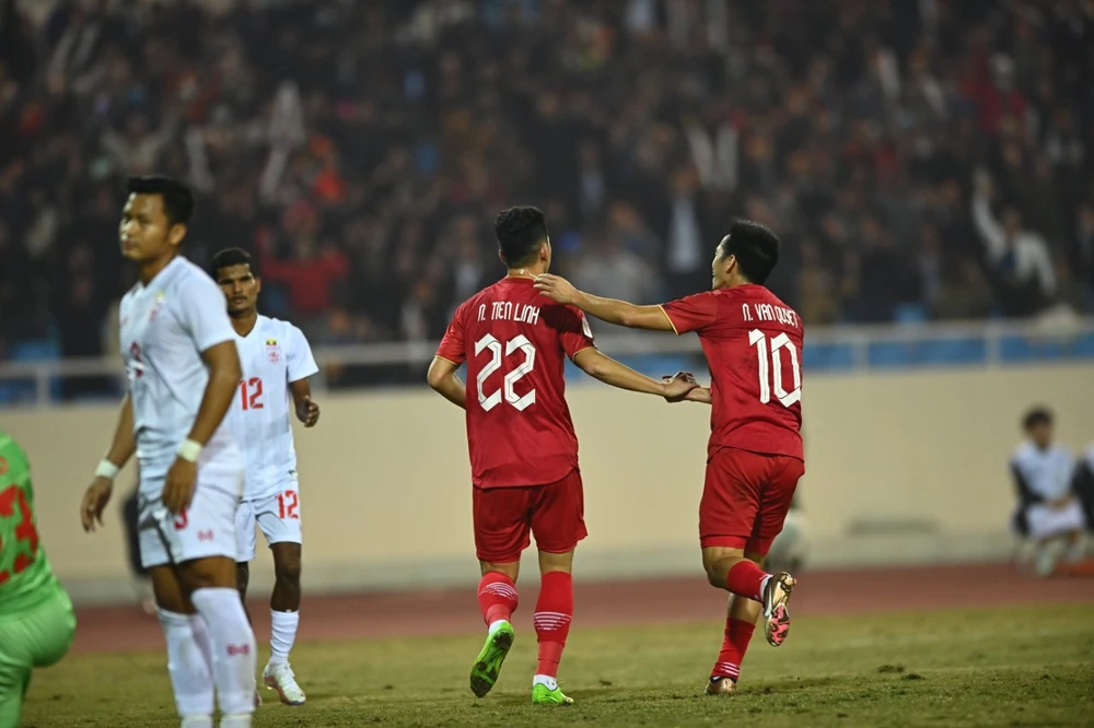 Việt Nam tạm dẫn Myanmar 2-0 sau hiệp 1. ẢNH: HẢI THỊNH