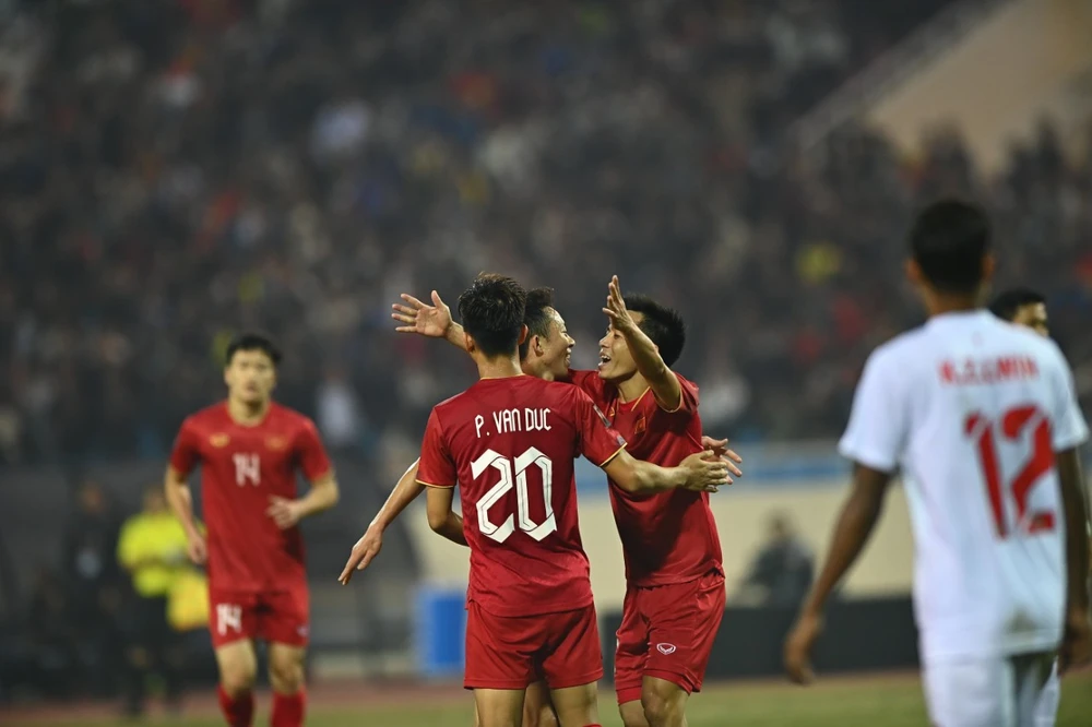 Tuyển Việt Nam có chiến thắng dễ dàng 3-0 trước Myanmar. ẢNH: HẢI THỊNH