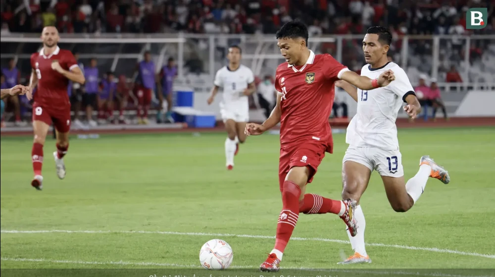 Dendy trong pha dứt điểm trước khung thành Campuchia. ẢNH: BOLA