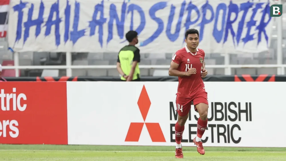 Asnawi Mangkualam trong trận đấu giữa Indonesia và Thái Lan. ẢNH: BOLA