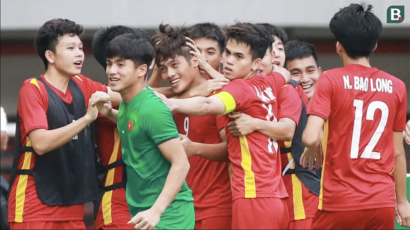 Quốc Việt ăn mừng bàn thắng gỡ hòa vào lưới U-19 Thái Lan. ẢNH: BOLA