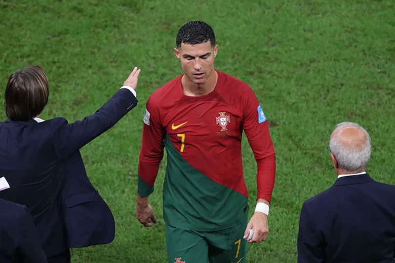 Ronaldo ngồi dự bị trong 2 trận đấu vòng knock-out của Bồ Đào Nha tại World Cup 2022. ẢNH: GETTY