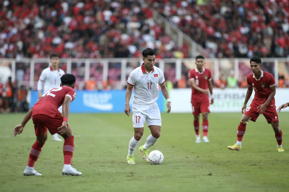 Các cầu thủ Indonesia chơi phòng ngự cực kỳ khó chịu. ẢNH: ANH THỎA