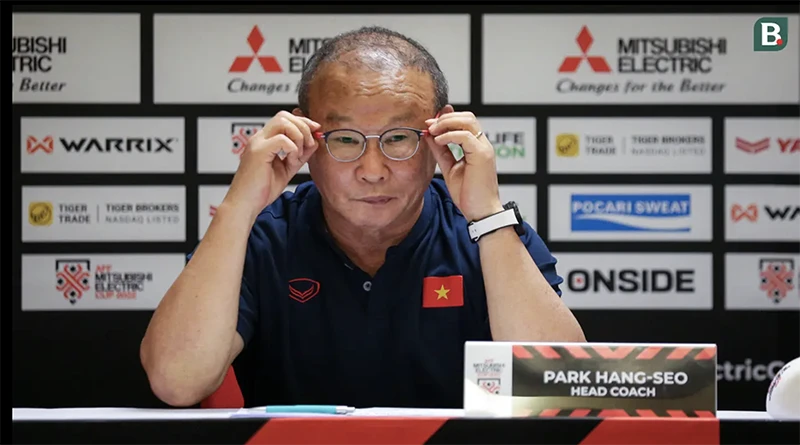 Tờ Bola cho rằng HLV Park Hang-seo lo lắng, bất an. ẢNH: BOLA