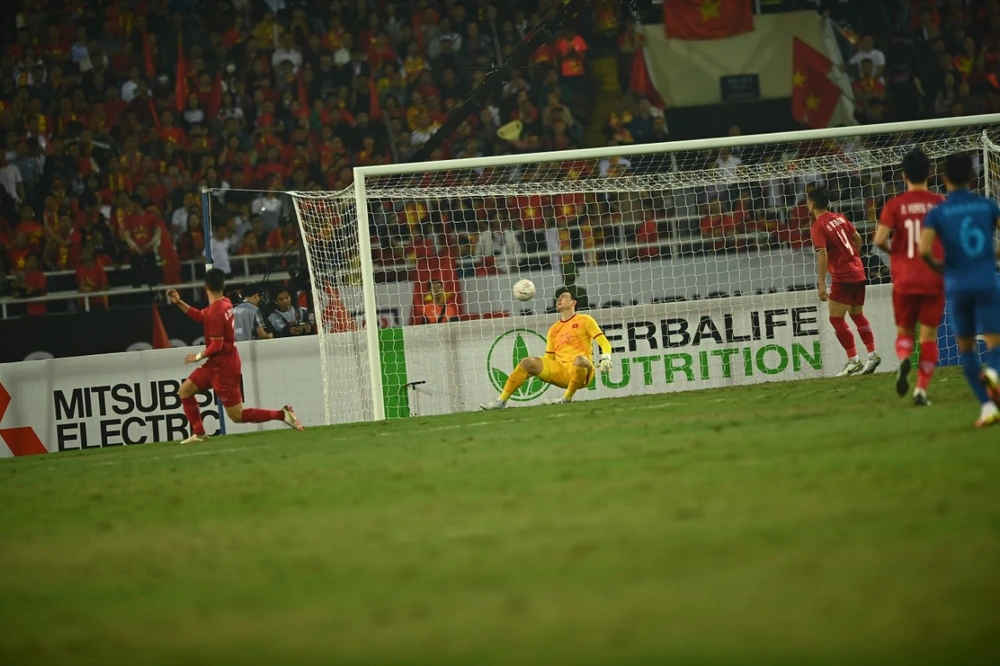 Người Thái bất ngờ có liền hai bàn thắng đầu hiệp 2. ẢNH: HẢI THỊNH