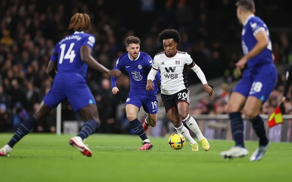 Willian xát muối vào nổi đau của Chelsea bằng bàn thắng sớm. Ảnh: Getty