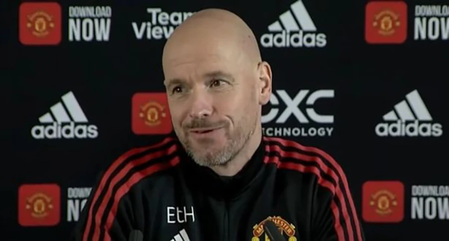 Ten Hag bật cười khi biết Pep Guardiola muốn tạo nên những ý tưởng điên rồ khi đối đầu MU. ẢNH: MUTV