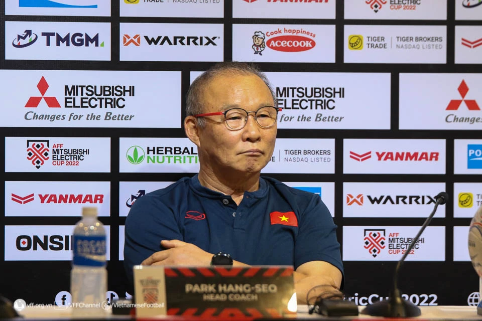 HLV Park Hang-seo trong buổi họp báo trước trận đấu. ẢNH: VFF