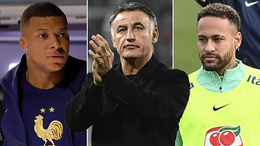 HLV Christophe Galtier phải tổ chức cuộc họp toàn đội PSG để giải quyết mâu thuẫn giữa Neymar và Mbappe. ẢNH: MIRROR