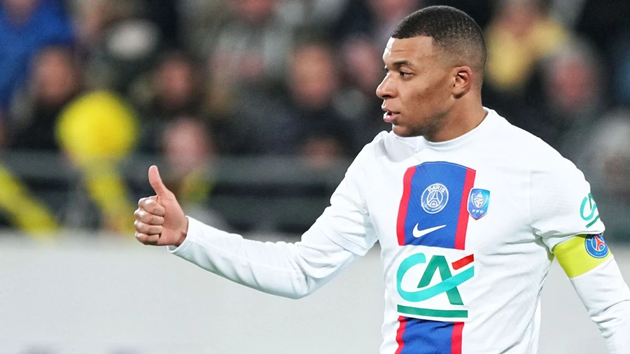 Mbappe mang băng đội trưởng PSG và ghi hẳn 5 bàn thắng. ẢNH: GETTY