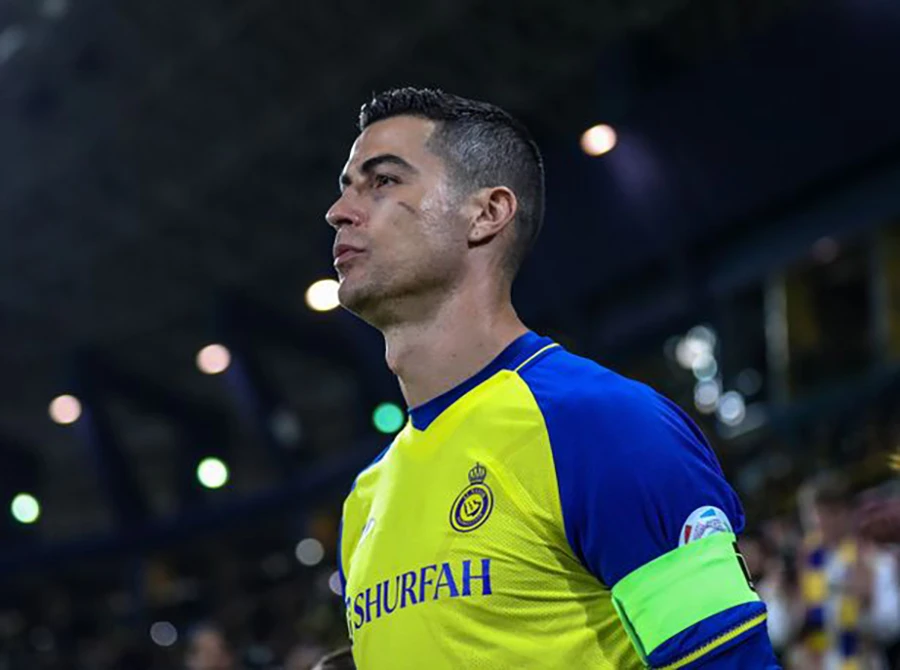 Ronaldo vừa đến Al Nassr đã được mang băng đội trưởng. ẢNH: GETTY