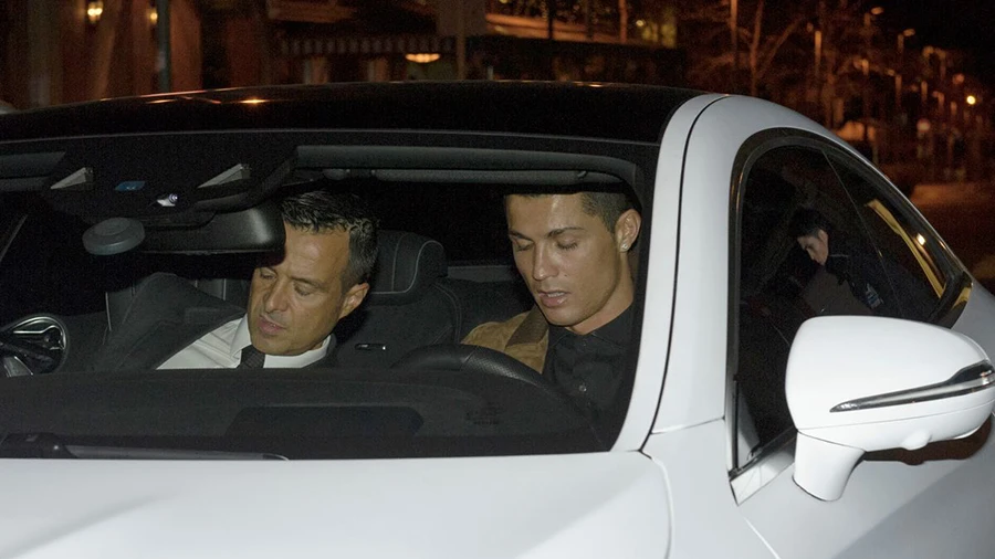 Mendes phải chia tay Ronaldo vì không thể giúp anh tiếp tục chơi bóng ở châu Âu. ẢNH: GETTY