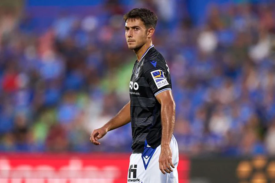 Martin Zubimendi đang được cả Barcelona lẫn Real Sociedad săn đón. ẢNH: GETTY Martin Zubimendi đang được cả Barcelona lẫn Real Sociedad săn đón. ẢNH: GETTY