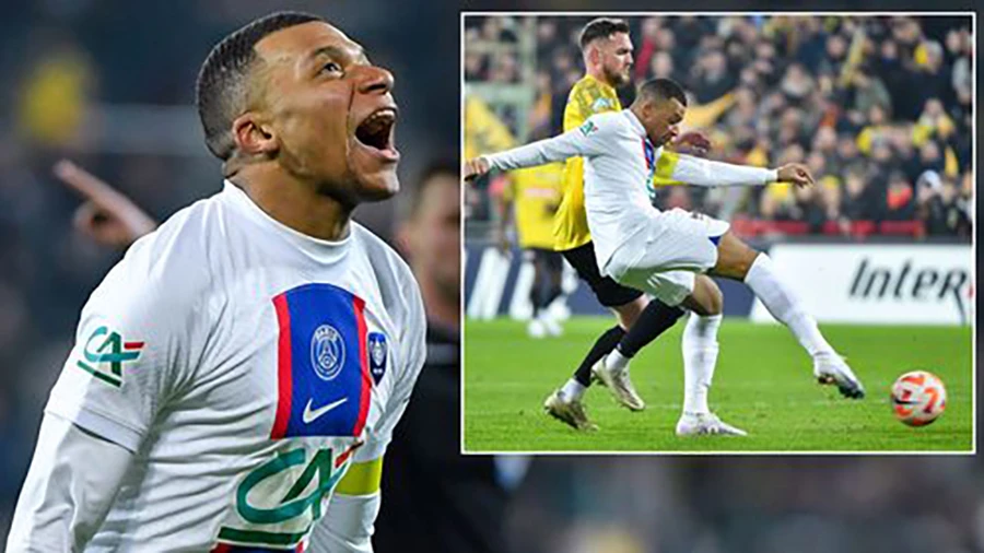 Mbappe ghi 5 bàn thắng trong chiến thắng 7-0 của PSG trước US Pays de Cassel. ẢNH: MIRROR