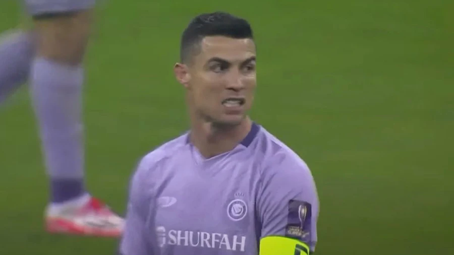 Ronaldo rất tức giận sau khi Al Nassr để thủng lưới bàn thứ hai. ẢNH: SKY SPORTS