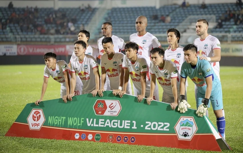 HA Gia Lai tiên phong với ngành hàng nước tăng lực và từng "đụng hàng" với V-League hồi năm ngoái không bị cấm. Ảnh: ANH PHƯƠNG.