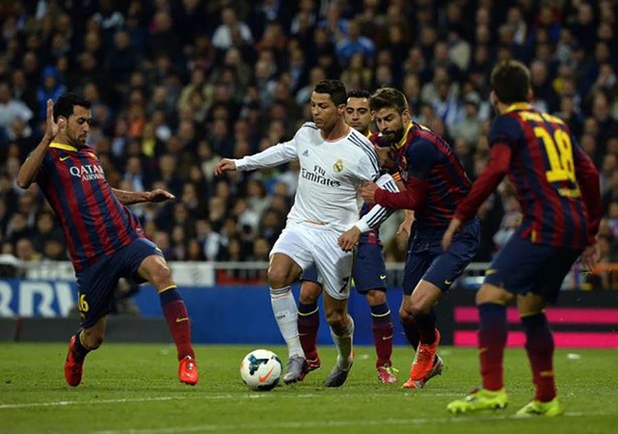 Ronaldo và Busquets từng nhiều lần đối đầu với nhau nảy lửa trong các trận El Clasico. ẢNH: GETTY