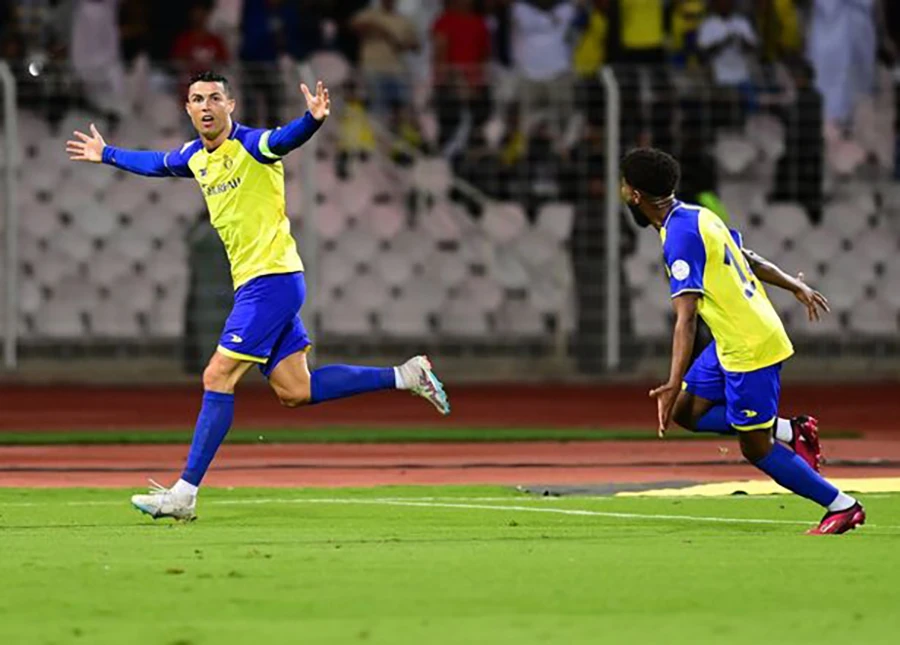 Ronaldo ghi cả 4 bàn thắng trong chiến thắng "4 sao" của Al Nassr trước Al Wehda. ẢNH: GETTY