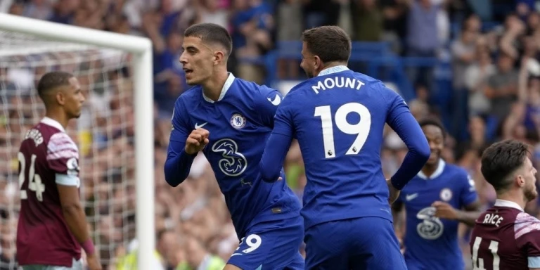 Kai Havertz vẫn là trung phong cắm duy nhất trên hàng công Chelsea lúc này. Ảnh: Getty