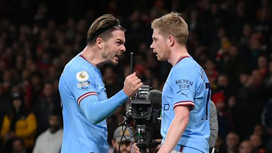 Grealish và De Bruyne đều ghi tên mình lên bảng điện tử. ẢNH: GETTY