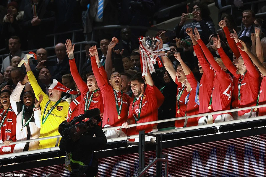 MU ăn mừng chức vô địch Carabao Cup. ẢNH: GETTY