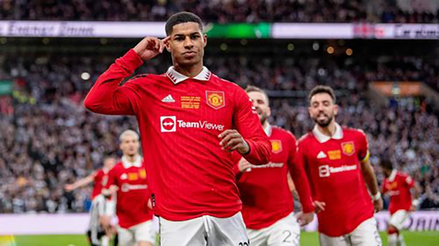 EFL chính thức không công nhận việc Rashford ghi bàn thứ hai cho MU, mà đó là bàn phản lưới nhà của Botman. ẢNH: GETTY