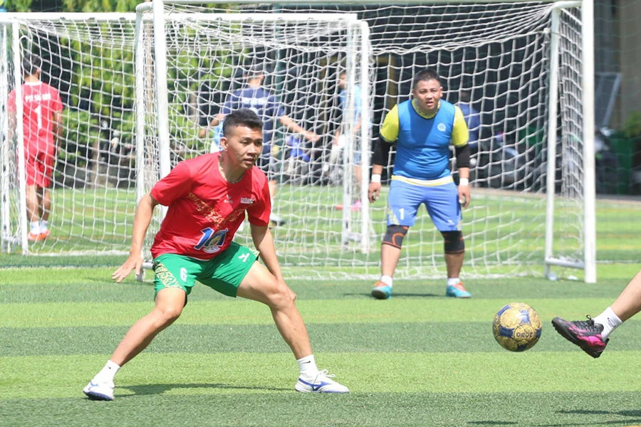 Nguyễn Nhớ đã không quản ngại đường xa từ Nha Trang vào khoác áo đội Liên quân báo Pháp Luật TP.HCM Nguyễn Nhớ đã không quản ngại đường xa từ Nha Trang vào khoác áo đội Liên quân báo Pháp Luật TP.HCM