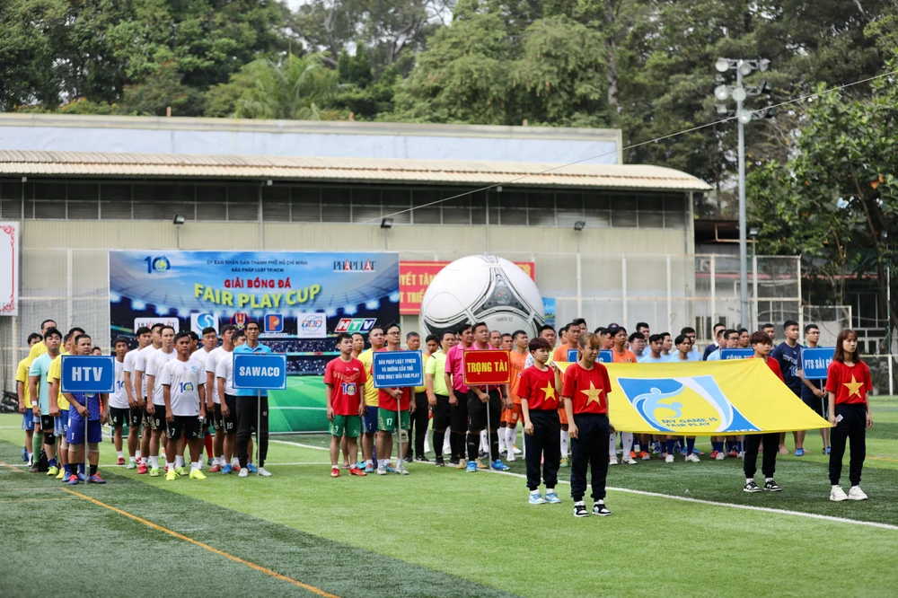 6 đội bóng trong lễ khai mạc Fair Play Cup.