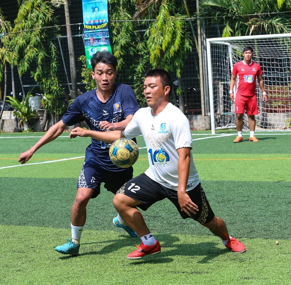 Trận Petrolimex thắng Sawaco 4-0 ở bán kết.