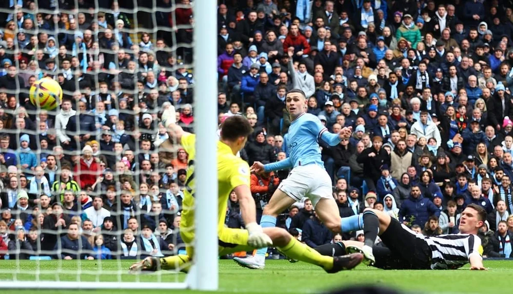 Phil Foden liên tiếp tỏa sáng giúp Man City giành trọn 3 điểm trên sân nhà Etihad. Ảnh: Getty Phil Foden liên tiếp tỏa sáng giúp Man City giành trọn 3 điểm trên sân nhà Etihad. Ảnh: Getty