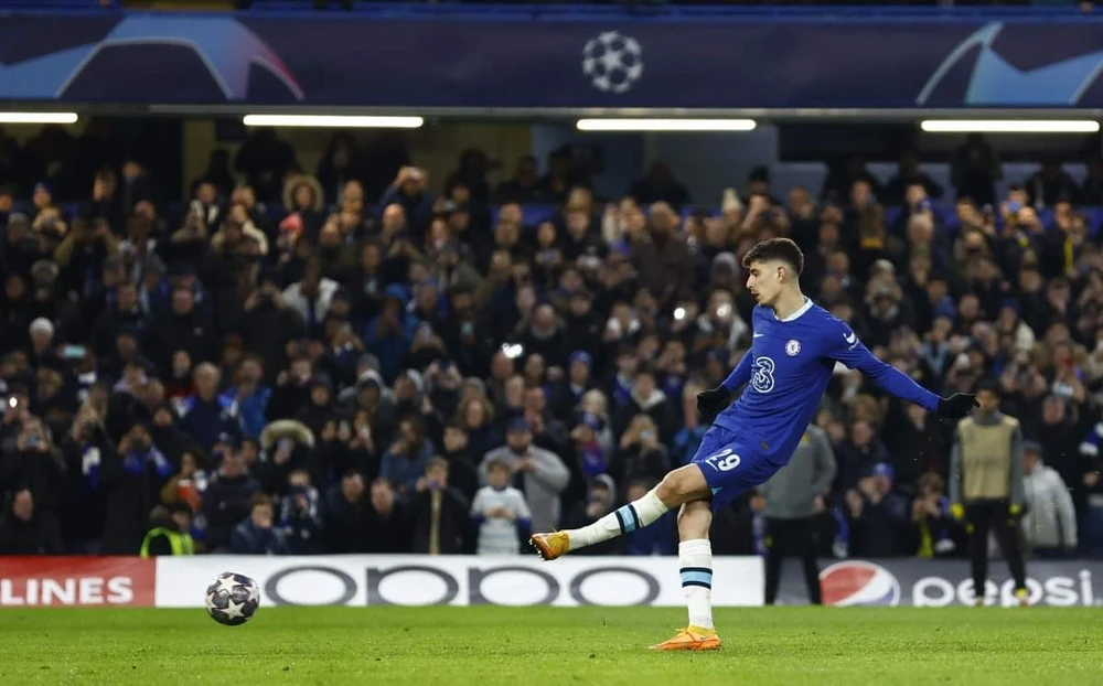 Kai Havertz thi đấu tròn vai khi có bàn thắng trên chấm 11m giúp Chelsea tiến vào Tứ kết Champions League. Ảnh: Getty