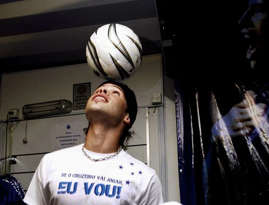 Kerlon gây ấn tượng bởi những pha rê dắt độc đáo. ẢNH: GETTY