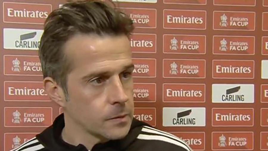 HLV Marco Silva bóng gió tố trọng tài Kavanagh luôn xử ép Fulham trong các trận đấu. ẢNH: MIRROR