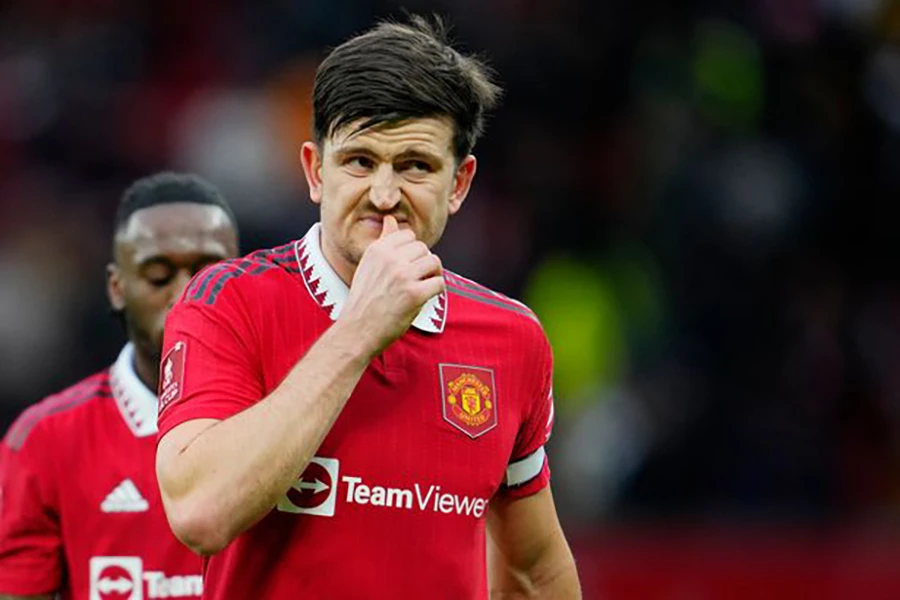 Fan MU rất vui vì Maguire bị treo giò trong trận bán kết FA Cup với Brighton. ẢNH: AP